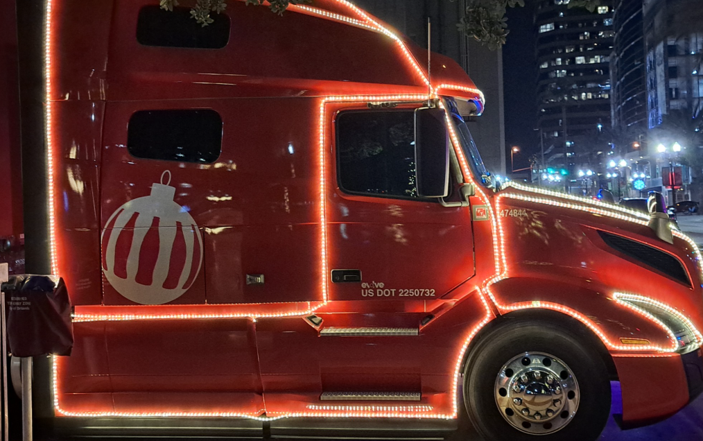 CDLLife app posts show festive semis, truckers spreading holiday cheer